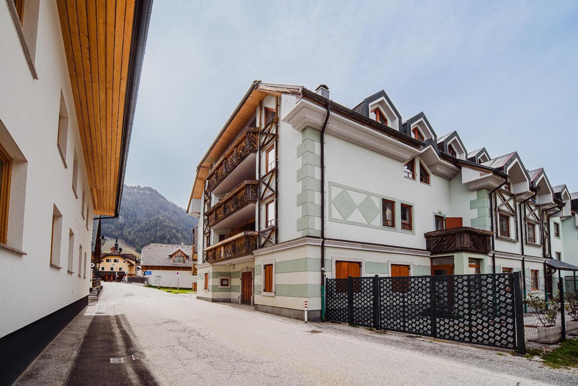 Apartments Slavec With Free Onsite Parking Краньска Гора Экстерьер фото
